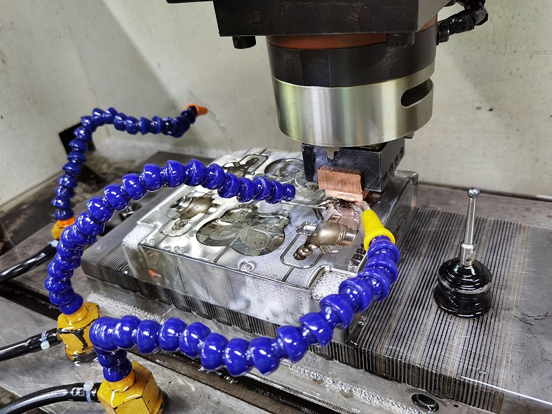 LED(do){(dio)͸Rעģ߼ӹ